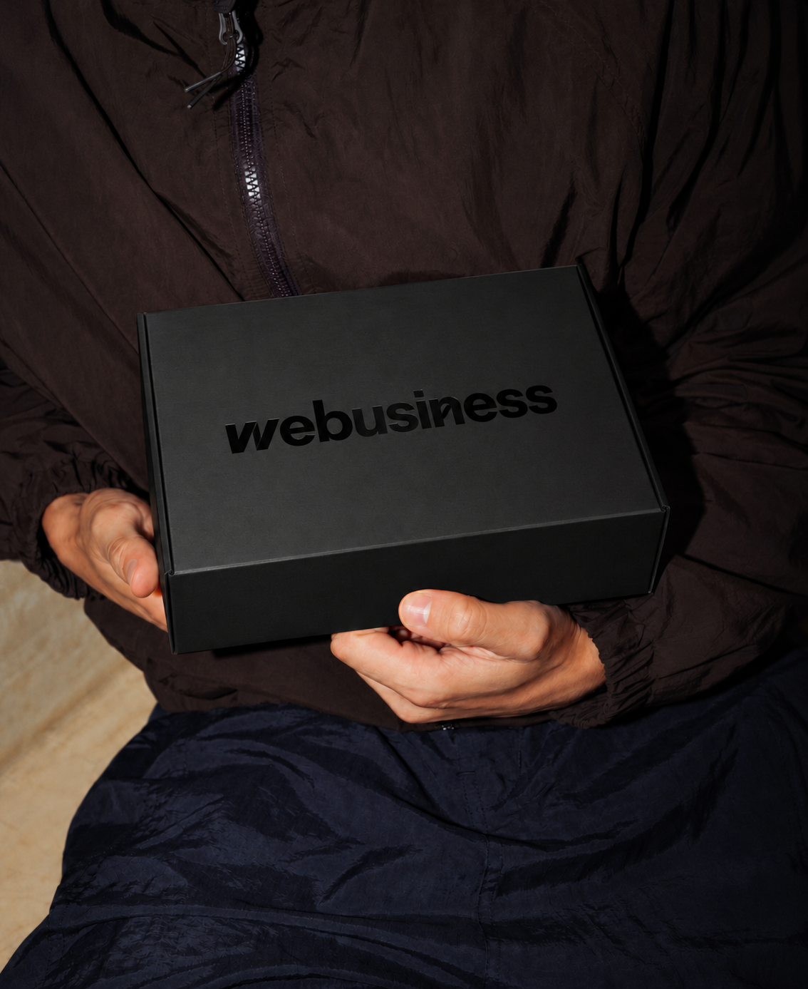 Caja Welcome pack WeBusiness cerrada